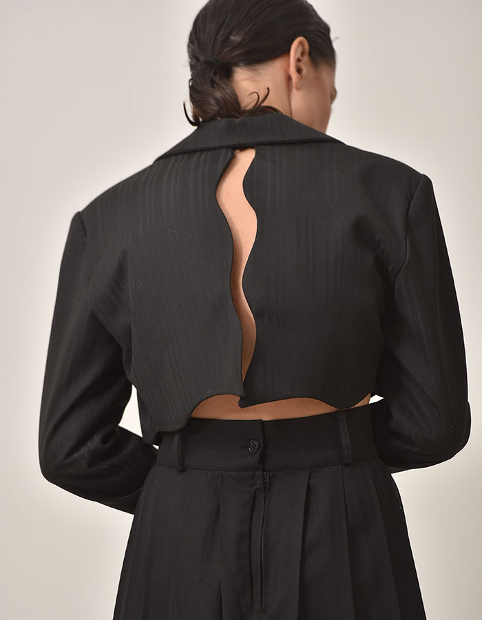 cropped blazer with an open curvy back (Made to order)