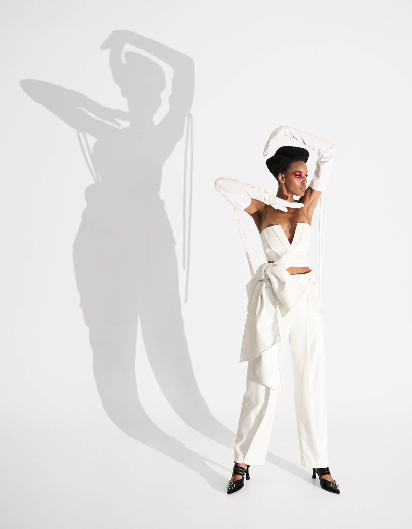 SS22. White bowtie corset