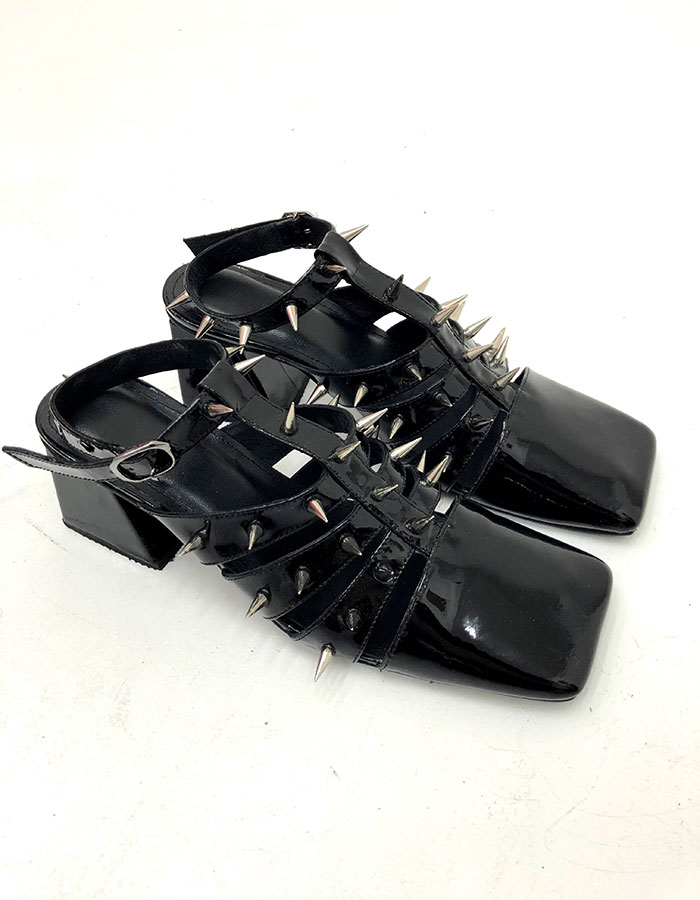 AW21 Black spiky mules