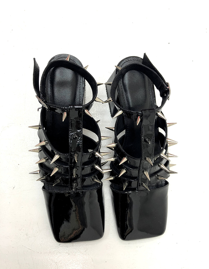 AW21 Black spiky mules