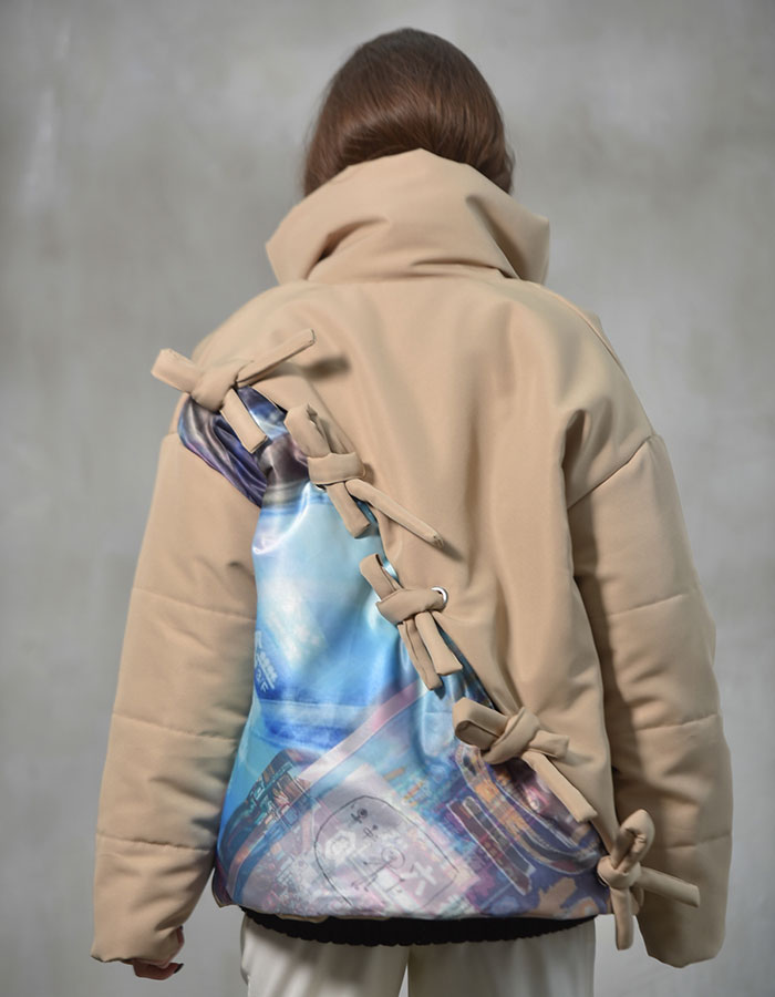 Beige puffer with diagonal print 